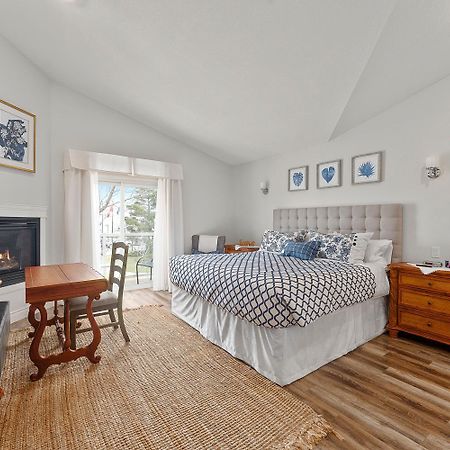 Lakeshore Inn Cold Lake エクステリア 写真