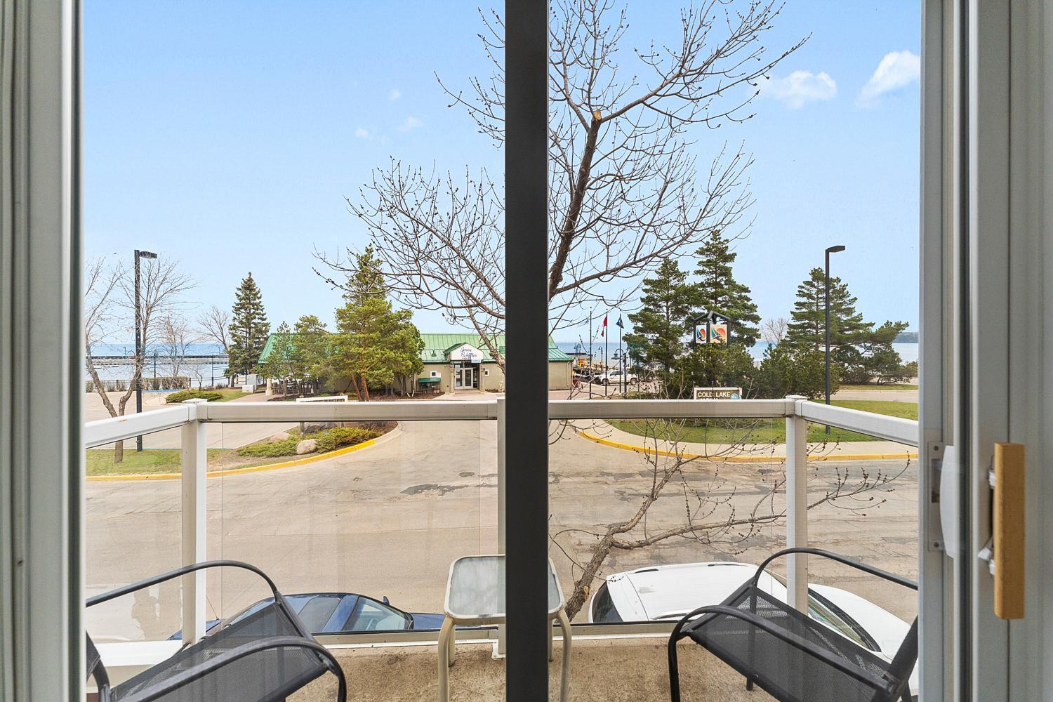 Lakeshore Inn Cold Lake エクステリア 写真