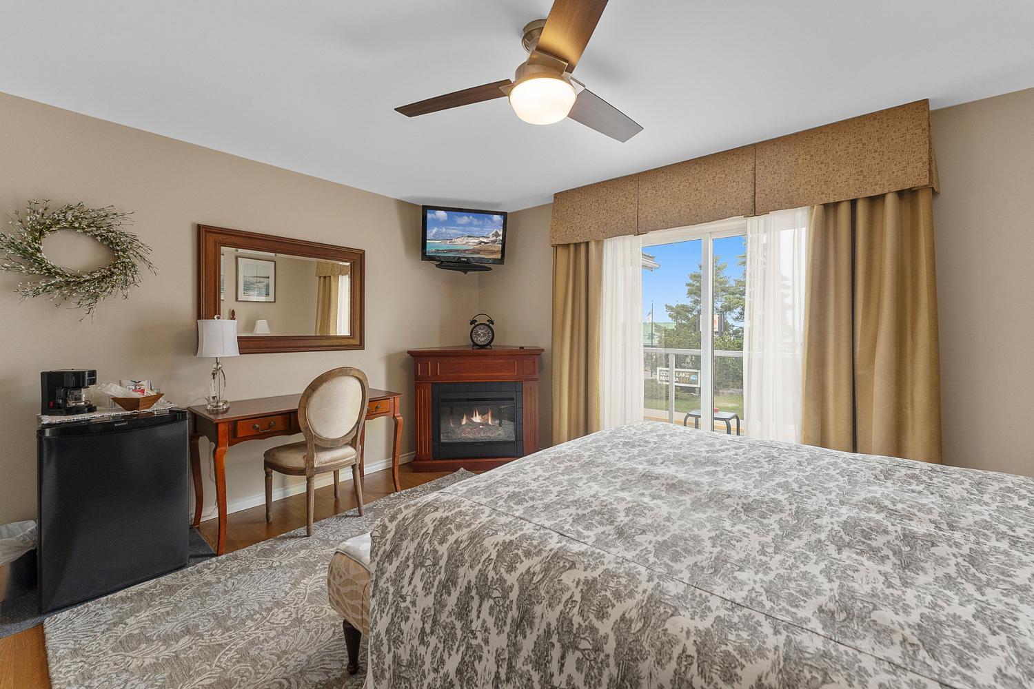 Lakeshore Inn Cold Lake エクステリア 写真