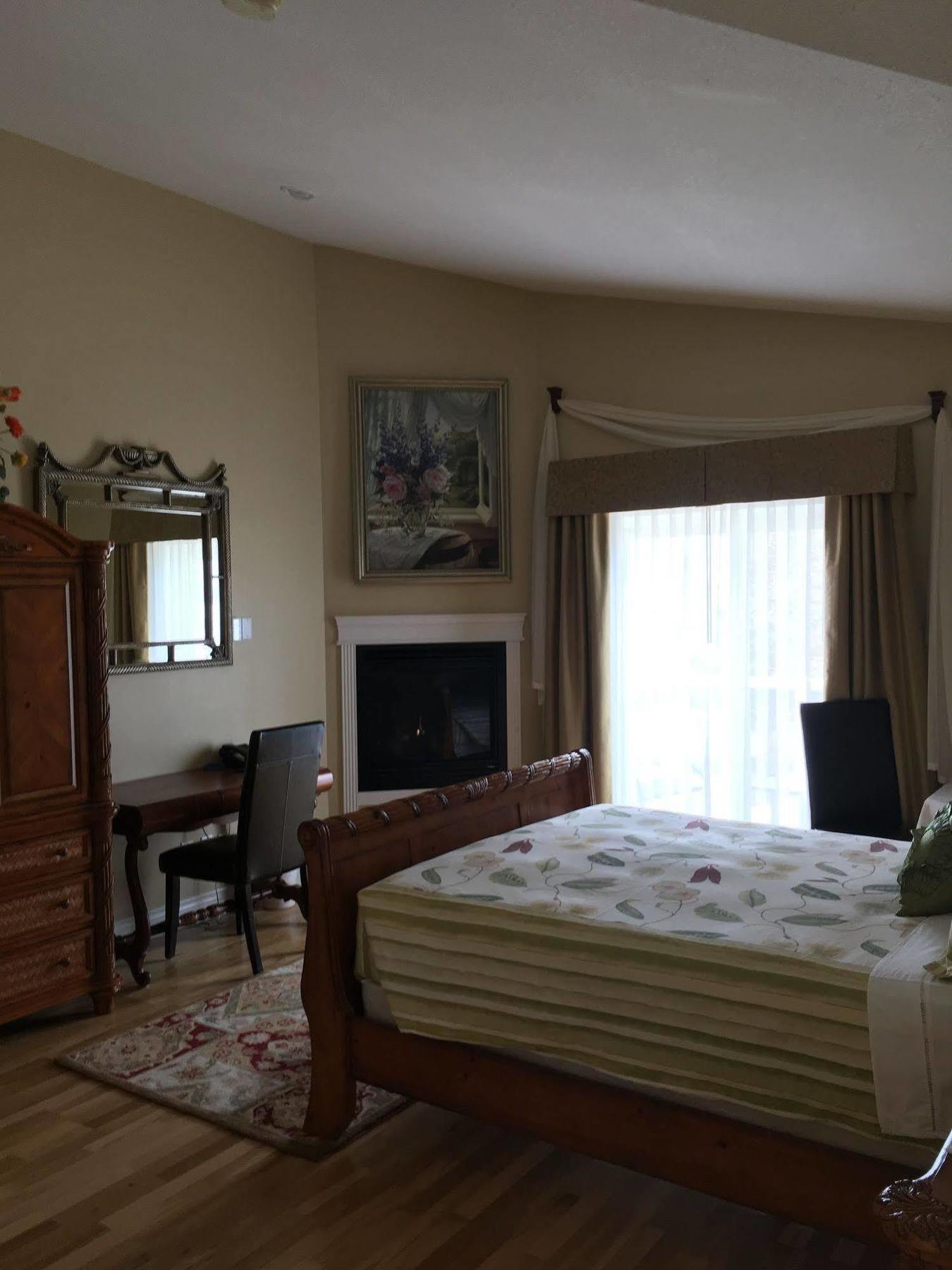 Lakeshore Inn Cold Lake エクステリア 写真