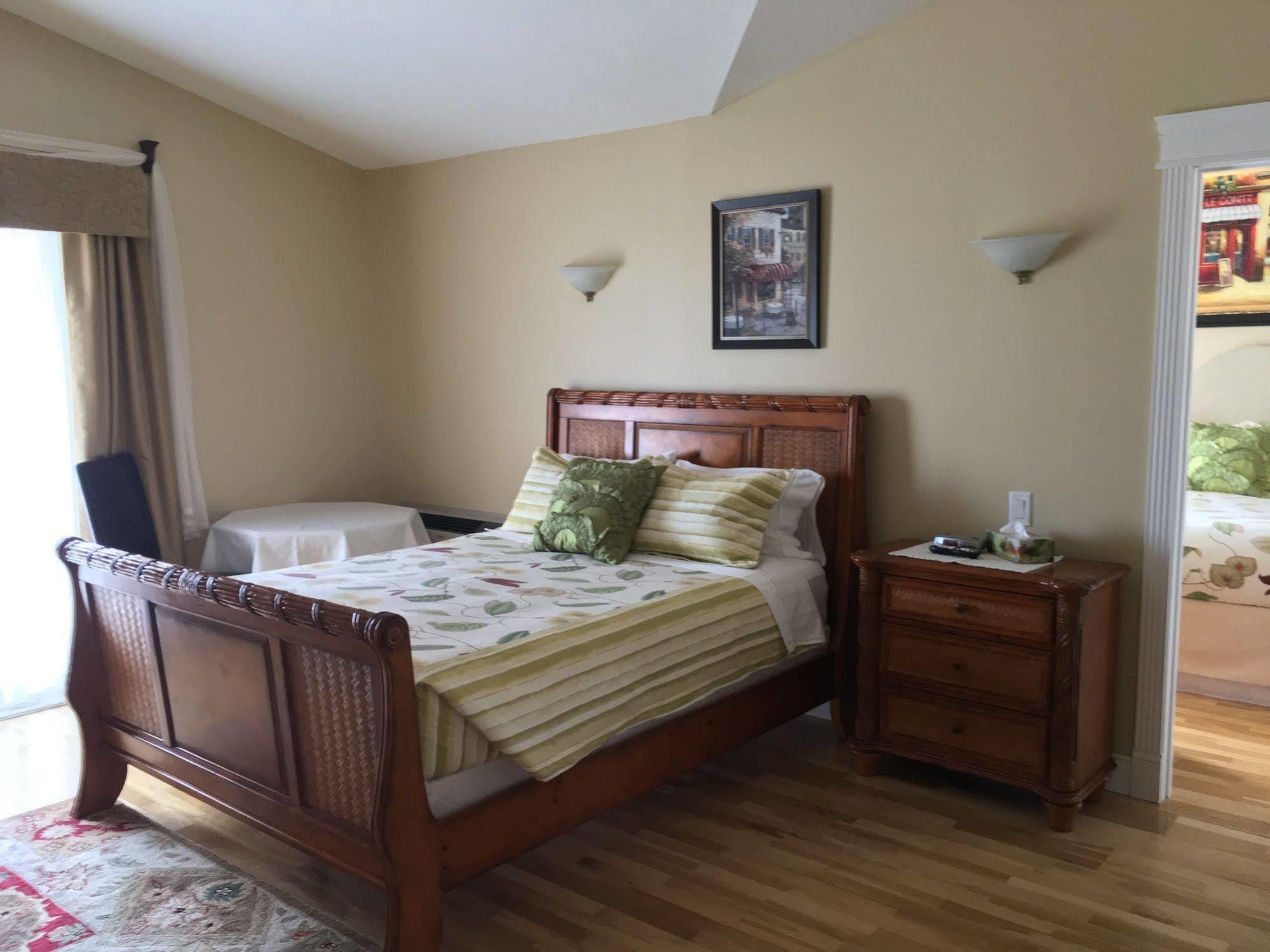 Lakeshore Inn Cold Lake エクステリア 写真